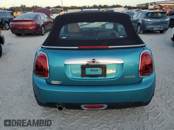 2020 MINI Convertible Cooper с VIN WMWWJ3C0XL3L69520, выставлен на аукционе Copart как лот 77242184 с пробегом Не указан миль и На запчасти • Non repairable. История ставок и продаж доступна на DreamBid. Изображение 6.