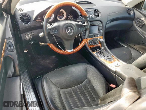 2011 Mercedes-Benz SL 550 z VIN WDBSK7BA8BF164435, wystawiony jako Copart lot #61465885 z przebiegiem 67 462 mil mil oraz Szkoda całkowita • Salvage title. Historia ofert i sprzedaży dostępna na DreamBid. Obrazek 8.