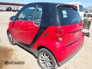 2009 Smart fortwo Pure z VIN WMEEJ31X59K291372, wystawiony jako IAAI lot #41826469 z przebiegiem 87 773 mil mil oraz . Historia ofert i sprzedaży dostępna na DreamBid. Obrazek 3.