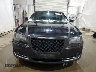 2013 Chrysler 300 S z VIN 2C3CCAGG2DH505279, wystawiony jako Copart lot #43584625 z przebiegiem 155 645 mil mil oraz Szkoda całkowita • Salvage title. Historia ofert i sprzedaży dostępna na DreamBid. Obrazek 5.