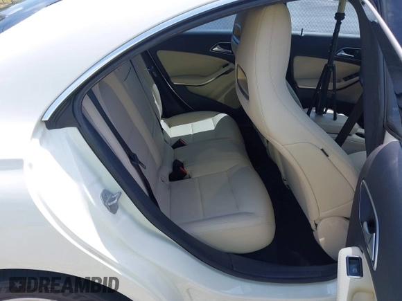 2017 Mercedes-Benz CLA 250 z VIN WDDSJ4EBXHN444076, wystawiony jako IAAI lot #42183176 z przebiegiem 121 385 mil mil oraz . Historia ofert i sprzedaży dostępna na DreamBid. Obrazek 8.