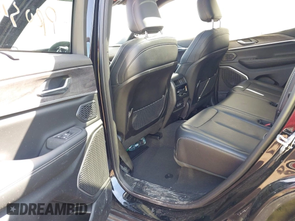 2024 Jeep Grand Cherokee Limited z VIN 1C4RJHBG2R8601244, wystawiony jako IAAI lot #41854002 z przebiegiem 10 606 mil mil oraz . Historia ofert i sprzedaży dostępna na DreamBid. Obrazek 8.
