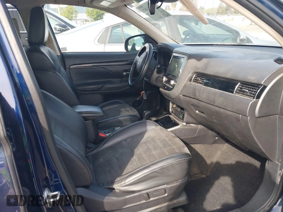 2020 Mitsubishi Outlander ES with VIN JA4AZ3A36LZ047970, listed as a IAAI auction lot 41741357 with 75,927 mi miles and . Bid and sale history available at DreamBid. Image 5.