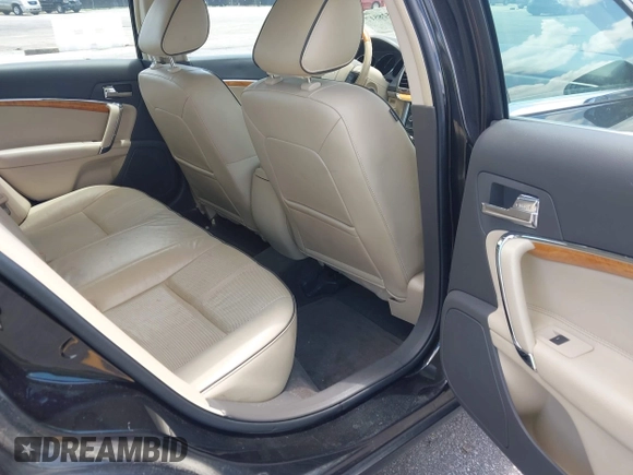 2011 Lincoln MKZ z VIN 3LNHL2GC1BR758157, wystawiony jako IAAI lot #42528517 z przebiegiem 152 699 mil mil oraz . Historia ofert i sprzedaży dostępna na DreamBid. Obrazek 8.