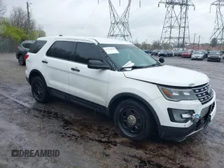 2016 Ford Utility Police Interceptor with VIN 1FM5K8AR9GGC14851, listed as a IAAI auction lot 41978520 with 136,030 mi miles. Bid and sale history available at carsss.com. Image 1.