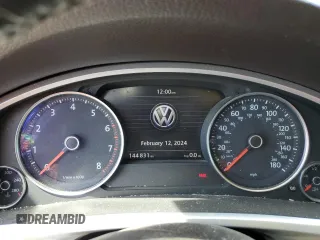 2013 Volkswagen Touareg Lux with VIN WVGEF9BP8DD002947, listed as a Copart auction lot 52590164 with 144,831 mi miles and Salvage Title. Bid and sale history available at DreamBid. Image 9.