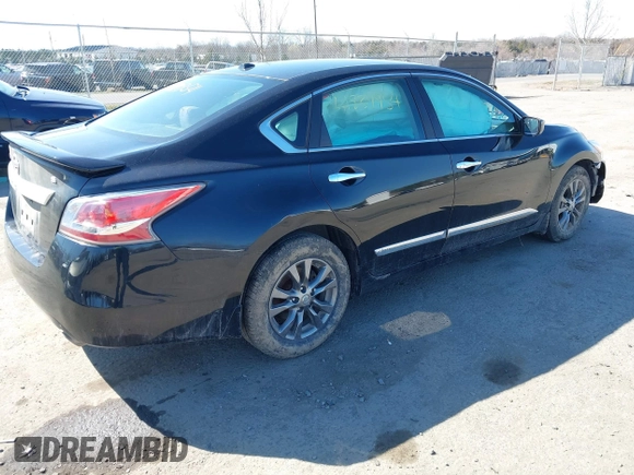 2015 Nissan Altima 2.5 S with VIN 1N4AL3AP7FN349408, listed as a IAAI auction lot 41839954 with 92,447 mi miles. Bid and sale history available at carsss.com. Image 4.