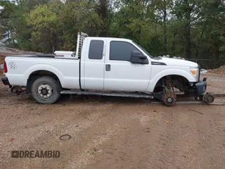 2011 Ford F-250 XL z VIN 1FT7X2B69BEA80380, wystawiony jako IAAI lot #40670990 z przebiegiem 328 503 mil mil oraz . Historia ofert i sprzedaży dostępna na DreamBid. Obrazek 14.