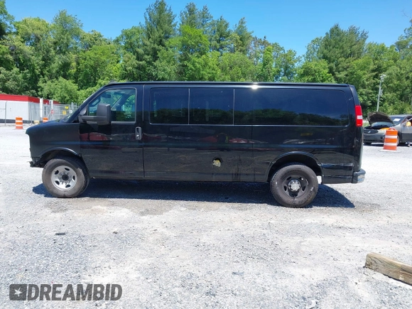 2018 Chevrolet Express Passenger LT with VIN 1GAZGPFG2J1320909, listed as a IAAI auction lot 42332001 with 89,732 mi miles and . Bid and sale history available at DreamBid. Image 15.