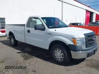 2014 Ford F-150 XL z VIN 1FTMF1CM3EKD07226, wystawiony jako IAAI lot #41872942 z przebiegiem 85 410 mil mil oraz . Historia ofert i sprzedaży dostępna na DreamBid. Obrazek 1.