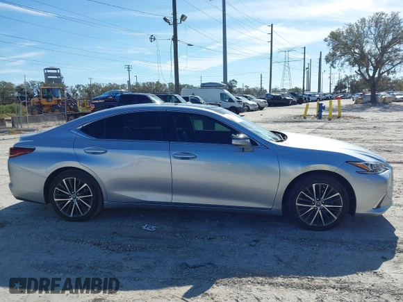 2022 Lexus ES 350 z VIN 58ADZ1B18NU121477, wystawiony jako IAAI lot #41434448 z przebiegiem 28 655 mil mil oraz . Historia ofert i sprzedaży dostępna na DreamBid. Obrazek 13.