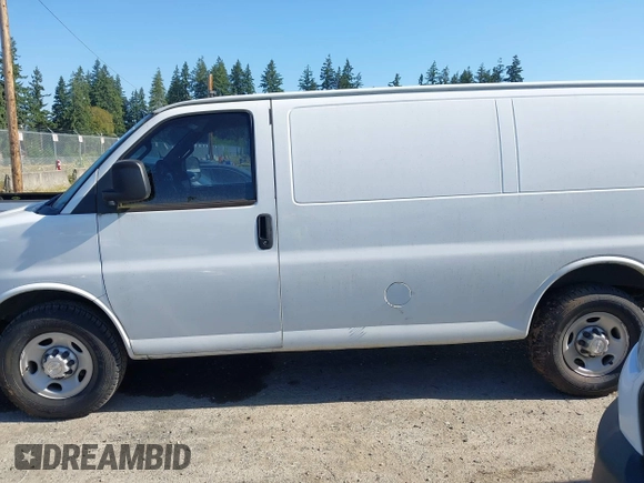 2017 Chevrolet Express Cargo z VIN 1GCWGAFF5H1326857, wystawiony jako IAAI lot #42770203 z przebiegiem Nie podano mil oraz . Historia ofert i sprzedaży dostępna na DreamBid. Obrazek 13.