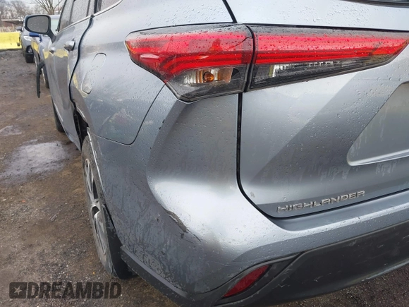 2022 Toyota Highlander XLE with VIN 5TDHZRBH6NS193727, listed as a IAAI auction lot 41841889 with 60,830 mi miles and . Bid and sale history available at DreamBid. Image 19.