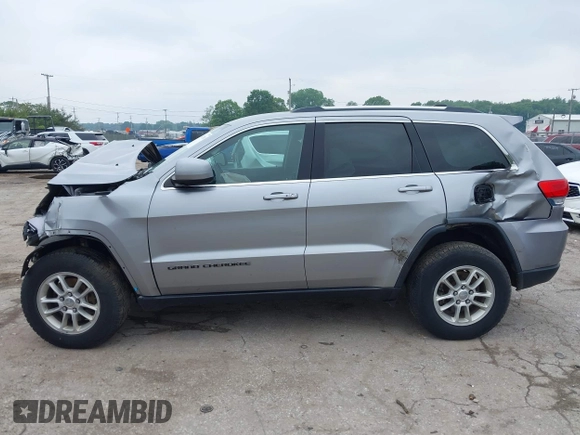 2018 Jeep Grand Cherokee Laredo z VIN 1C4RJFAG0JC129021, wystawiony jako IAAI lot #42413165 z przebiegiem 103 743 mil mil oraz . Historia ofert i sprzedaży dostępna na DreamBid. Obrazek 13.