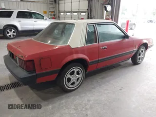 1982 Ford Mustang z VIN 1FABP10A9CF188186, wystawiony jako IAAI lot #42399298 z przebiegiem 88 424 mil mil oraz . Historia ofert i sprzedaży dostępna na DreamBid. Obrazek 4.