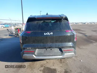 2024 Kia EV9 Wind z VIN KNDAFFS58R6022482, wystawiony jako IAAI lot #41688945 z przebiegiem 8 907 mil mil oraz . Historia ofert i sprzedaży dostępna na DreamBid. Obrazek 16.