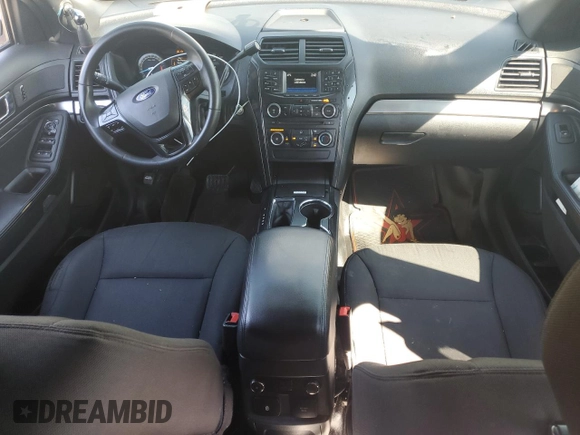 2017 Ford Police Interceptor Utility z VIN 1FM5K8AR1HGB82916, wystawiony jako Copart lot #56969985 z przebiegiem 123 811 mil mil oraz Szkoda całkowita • Salvage title. Historia ofert i sprzedaży dostępna na DreamBid. Obrazek 8.
