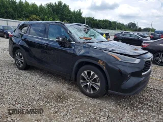 2021 Toyota Highlander XLE with VIN 5TDGZRAH2MS521284, listed as a Copart auction lot 59986685 with 106,610 mi miles and Salvage title. Bid and sale history available at DreamBid. Image 4.