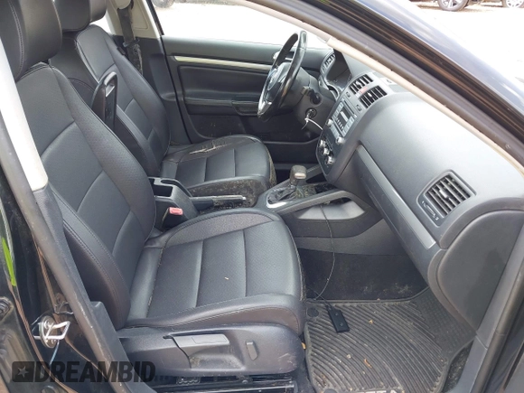 2010 Volkswagen Jetta Limited Edition z VIN 3VWRX7AJ6AM141816, wystawiony jako IAAI lot #42485993 z przebiegiem 232 329 mil mil oraz . Historia ofert i sprzedaży dostępna na DreamBid. Obrazek 5.