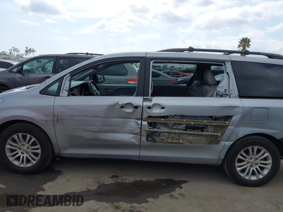 2015 Toyota Sienna XLE with VIN 5TDYK3DC1FS611521, listed as a IAAI auction lot 42136356 with 102,734 mi miles. Bid and sale history available at carsss.com. Image 15.