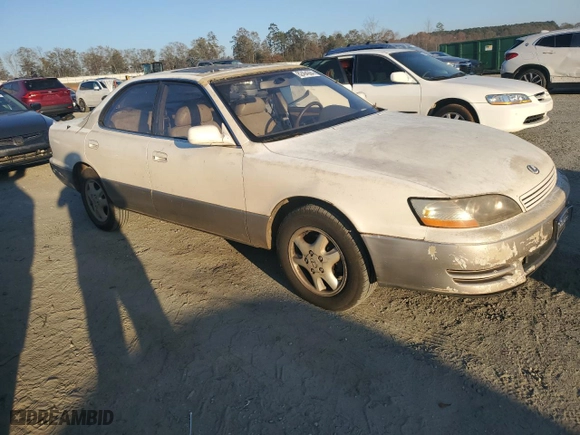 1996 Lexus ES 300 with VIN JT8BF12G9T0162042, listed as a Copart auction lot 82494384 with 331,371 mi miles and Clean Title. Bid and sale history available at carsss.com. Image 4.