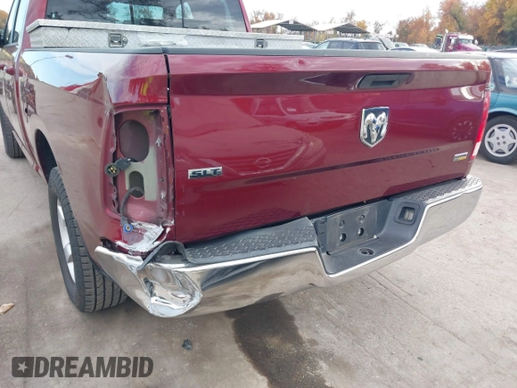 2017 Ram 1500 SLT z VIN 1C6RR6GG8HS747159, wystawiony jako IAAI lot #40783594 z przebiegiem 184 719 mil mil oraz . Historia ofert i sprzedaży dostępna na DreamBid. Obrazek 17.