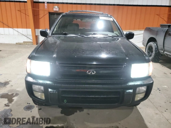 2000 Infiniti QX4 z VIN JNRAR07Y6YW080306, wystawiony jako Copart lot #85022064 z przebiegiem 278 383 mil mil oraz Tytuł czysty. Historia ofert i sprzedaży dostępna na DreamBid. Obrazek 5.