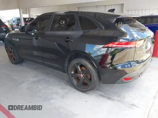2017 Jaguar F-Pace 35t R-Sport z VIN SADCL2BV7HA063633, wystawiony jako IAAI lot #42561114 z przebiegiem 131 230 mil mil oraz . Historia ofert i sprzedaży dostępna na DreamBid. Obrazek 3.