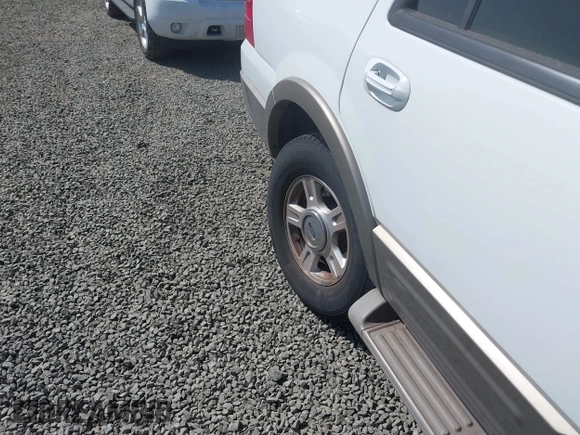 2004 Ford Expedition Eddie Bauer with VIN 1FMPU17L84LB36658, listed as a IAAI auction lot 42472188 with 195,235 mi miles and . Bid and sale history available at DreamBid. Image 6.