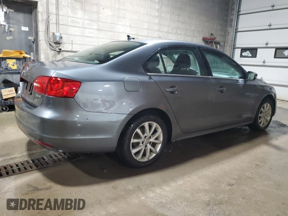 2013 Volkswagen Jetta SE z VIN 3VWDX7AJ7DM450368, wystawiony jako Copart lot #87016754 z przebiegiem 126 156 mil mil oraz Czysty tytuł • Clean title. Historia ofert i sprzedaży dostępna na DreamBid. Obrazek 3.