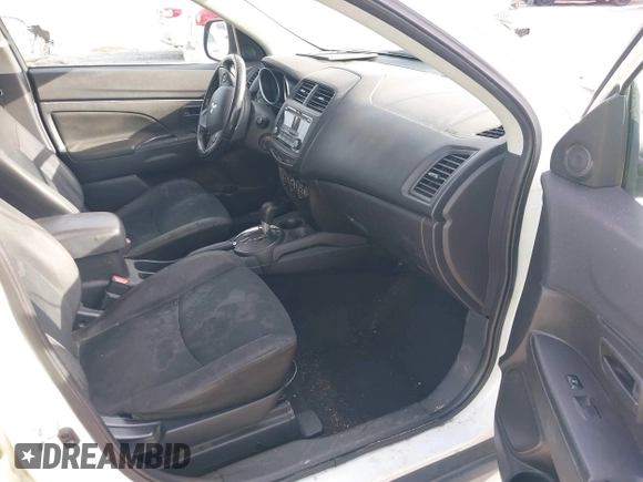 2015 Mitsubishi Outlander ES z VIN 4A4AP3AU4FE034451, wystawiony jako IAAI lot #41057102 z przebiegiem 166 263 mil mil oraz . Historia ofert i sprzedaży dostępna na DreamBid. Obrazek 5.