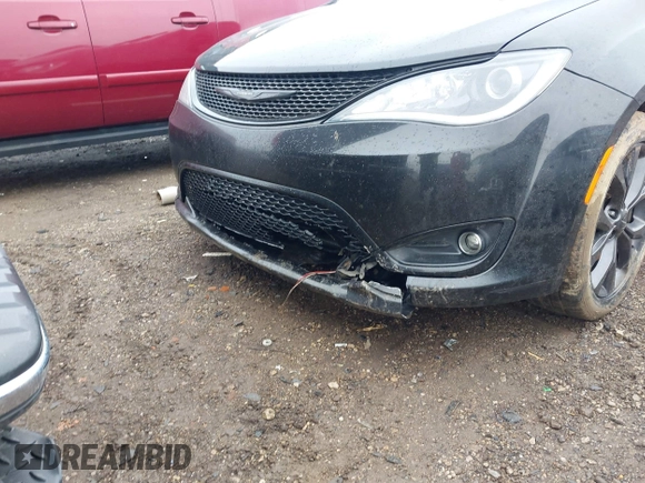 2018 Chrysler Pacifica Limited z VIN 2C4RC1GG6JR351865, wystawiony jako IAAI lot #42011065 z przebiegiem 120 407 mil mil oraz . Historia ofert i sprzedaży dostępna na DreamBid. Obrazek 6.