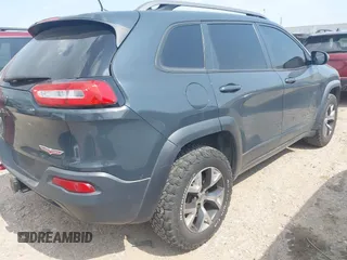 2016 Jeep Cherokee Trailhawk z VIN 1C4PJMBS0GW300131, wystawiony jako IAAI lot #42439009 z przebiegiem 173 571 mil mil oraz . Historia ofert i sprzedaży dostępna na DreamBid. Obrazek 4.