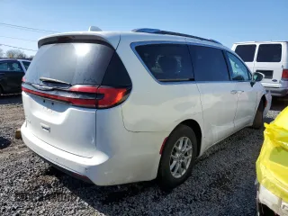 2021 Chrysler Pacifica Touring L with VIN 2C4RC1BGXMR532883, listed as a Copart auction lot 50173485 with 154,431 mi miles and Salvage Title. Bid and sale history available at DreamBid. Image 3.