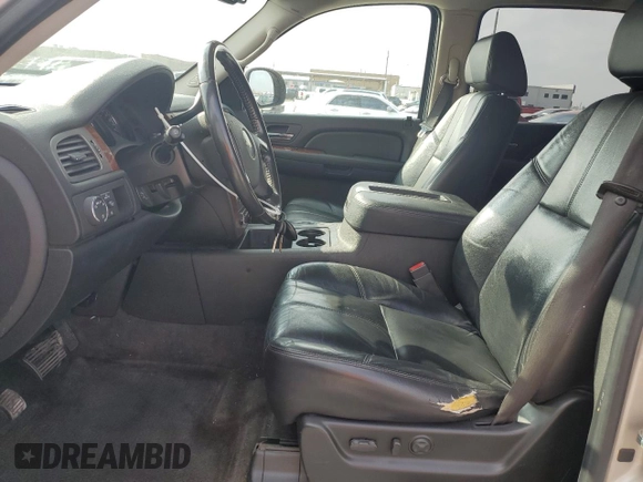 2008 Chevrolet Suburban LTZ with VIN 1GNFC16028R257139, listed as a Copart auction lot 42393525 with 368,736 mi miles and Clean title. Bid and sale history available at DreamBid. Image 7.