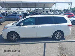2017 Toyota Sienna XLE Auto Access Seat z VIN 5TDYZ3DC0HS868989, wystawiony jako IAAI lot #42174075 z przebiegiem 189 634 mil mil oraz . Historia ofert i sprzedaży dostępna na DreamBid. Obrazek 14.