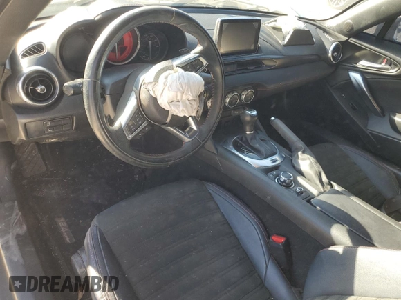 2017 FIAT 124 Spider Lusso z VIN JC1NFAEK7H0119175, wystawiony jako Copart lot #89142865 z przebiegiem Nie podano mil oraz Szkoda całkowita • Salvage title. Historia ofert i sprzedaży dostępna na DreamBid. Obrazek 8.