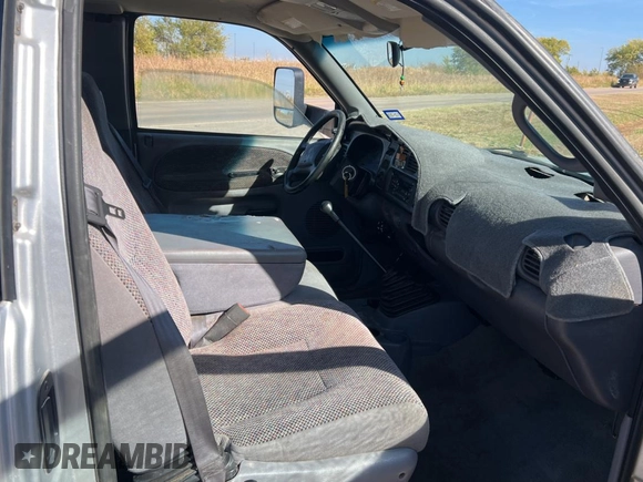 2001 Dodge 3500 with VIN 1B7MC33601J523525, listed as a Copart auction lot 79228984 with 252,894 mi miles and Clean title. Bid and sale history available at DreamBid. Image 5.