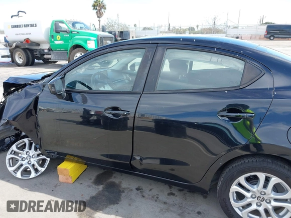 2016 Scion iA z VIN 3MYDLBZVXGY136298, wystawiony jako IAAI lot #42014712 z przebiegiem 124 038 mil mil oraz . Historia ofert i sprzedaży dostępna na DreamBid. Obrazek 15.