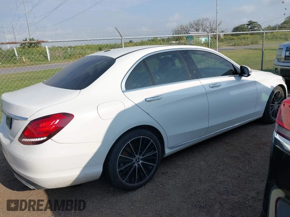 2019 Mercedes-Benz C 300 with VIN 55SWF8DB1KU308347, listed as a IAAI auction lot 42143198 with Not provided miles and . Bid and sale history available at DreamBid. Image 4.