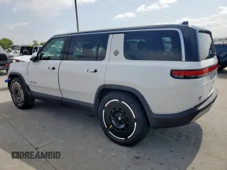 2025 Rivian R1S Adventure z VIN 7PDSGBBA3SN046975, wystawiony jako Copart lot #61790405 z przebiegiem 8 427 mil mil oraz Szkoda całkowita • Salvage title. Historia ofert i sprzedaży dostępna na DreamBid. Obrazek 2.