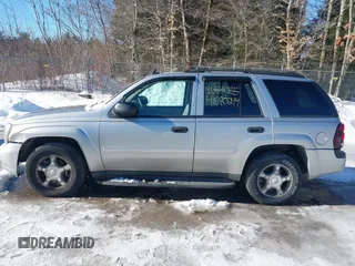 2007 Chevrolet TrailBlazer LT with VIN 1GNDT13S572246804, listed as a IAAI auction lot 41680244 with 198,825 mi miles. Bid and sale history available at carsss.com. Image 12.