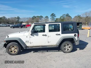 2009 Jeep Wrangler Unlimited X with VIN 1J4GZ39109L729171, listed as a IAAI auction lot 41715448 with 367,882 mi miles. Bid and sale history available at carsss.com. Image 14.