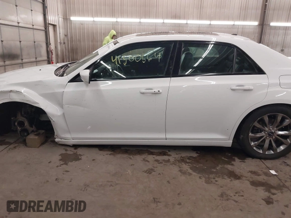 2014 Chrysler 300 with VIN 2C3CCAGG9EH365877, listed as a IAAI auction lot 41500564 with 89,384 mi miles. Bid and sale history available at carsss.com. Image 15.