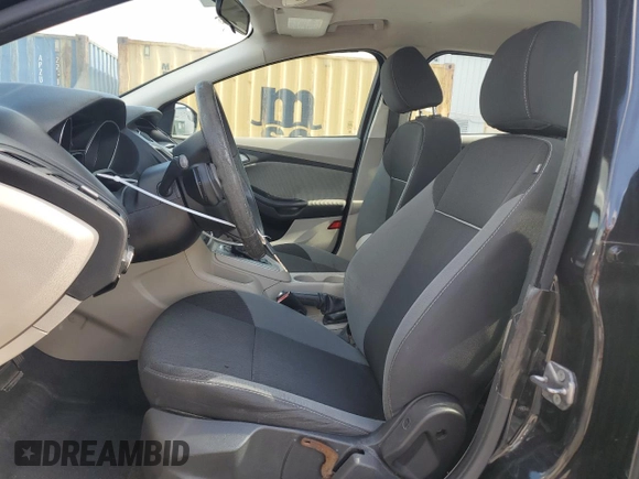 2012 Ford Focus SE z VIN 1FAHP3K28CL420113, wystawiony jako Copart lot #56986925 z przebiegiem 87 381 mil mil oraz Szkoda całkowita • Salvage title. Historia ofert i sprzedaży dostępna na DreamBid. Obrazek 7.