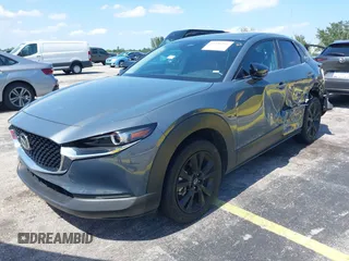 2024 Mazda CX-30 S Carbon Edition z VIN 3MVDMBCM0RM661018, wystawiony jako IAAI lot #42326256 z przebiegiem 22 169 mil mil oraz . Historia ofert i sprzedaży dostępna na DreamBid. Obrazek 2.