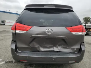 2012 Toyota Sienna LE AAS с VIN 5TDKK3DC8CS241590, выставлен на аукционе Copart как лот 53308815 с пробегом 141 292 миль миль и Списание • Salvage title. История ставок и продаж доступна на DreamBid. Изображение 6.