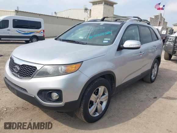 2013 Kia Sorento EX with VIN 5XYKU4A22DG413476, listed as a IAAI auction lot 41904366 with 225,827 mi miles and . Bid and sale history available at carsss.com. Image 2.