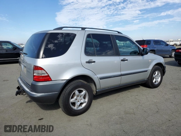 1999 Mercedes-Benz M-Class with VIN 4JGAB54E6XA078297, listed as a Copart auction lot 78088564 with 208,288 mi miles and Salvage Title. Bid and sale history available at carsss.com. Image 3.