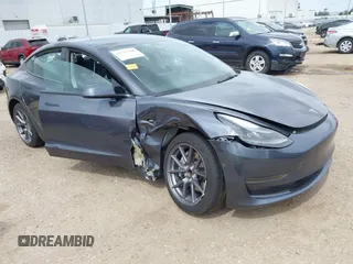 2023 Tesla Model 3 z VIN 5YJ3E1EA1PF642955, wystawiony jako IAAI lot #42121508 z przebiegiem 22 831 mil mil oraz . Historia ofert i sprzedaży dostępna na DreamBid. Obrazek 1.